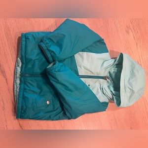 Seeking Columbia ski jacket and pants for kids size 3T. Color blue/green.
